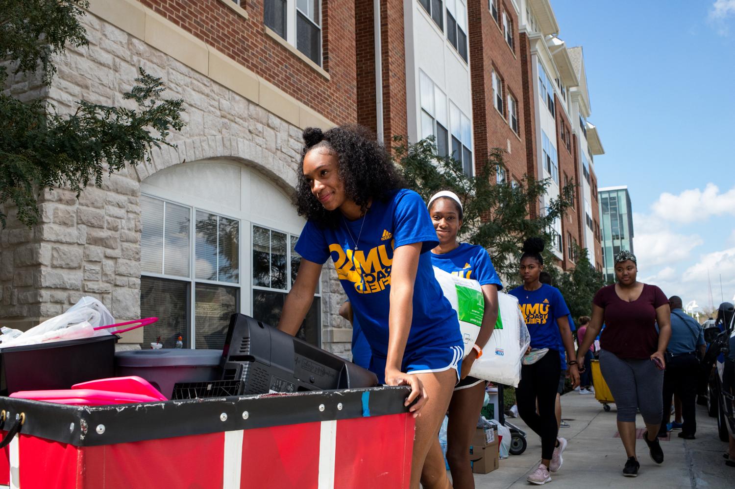 UMKC Welcome - Moving In